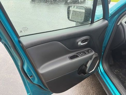 Used 2022 Jeep Renegade Latitude w/ Convenience Group AWD/4WD image 10