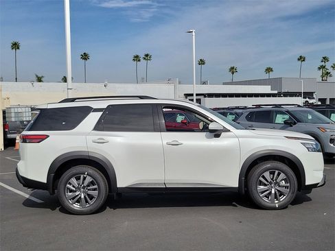 New 2025 Nissan Pathfinder SV w/ Black Appearance Package image 21