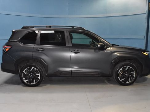 Used 2025 Subaru Forester Premium AWD/4WD image 23