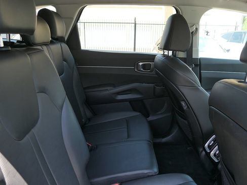 Used 2025 Kia Sorento S FWD image 25