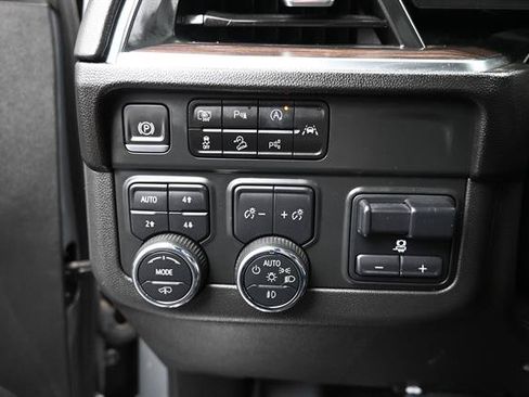 Used 2025 Chevrolet Suburban Z71 w/ Z71 Off-Road Package AWD/4WD image 9