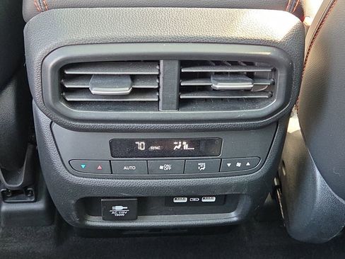 Used 2023 Honda Pilot TrailSport image 16