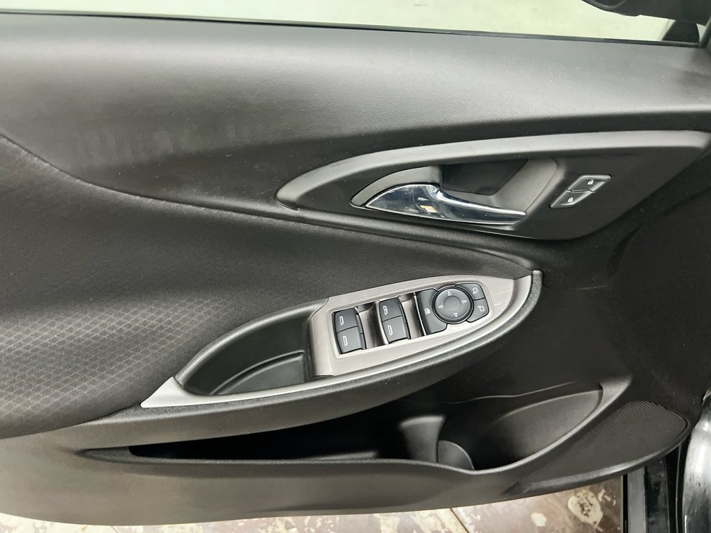 Used 2022 Chevrolet Malibu LT FWD image 20