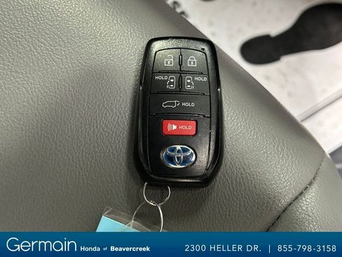 Used 2022 Toyota Sienna XLE image 35