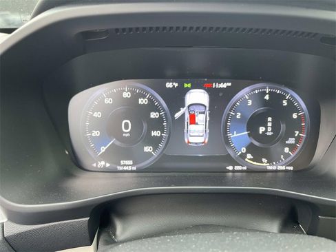 Used 2019 Volvo XC40 T4 Momentum image 26