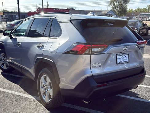 Used 2021 Toyota RAV4 XLE AWD/4WD image 5
