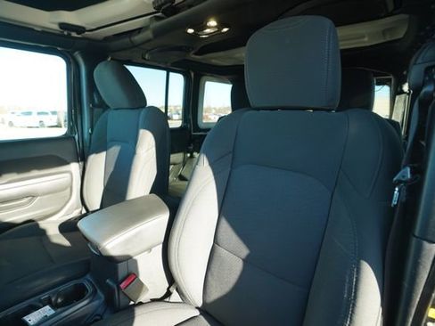 Used 2022 Jeep Wrangler Unlimited Sport image 35