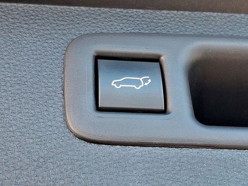 Used 2022 Toyota Highlander XLE image 29