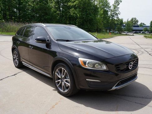Used 2016 Volvo V60 T5 Cross Country AWD/4WD image 7