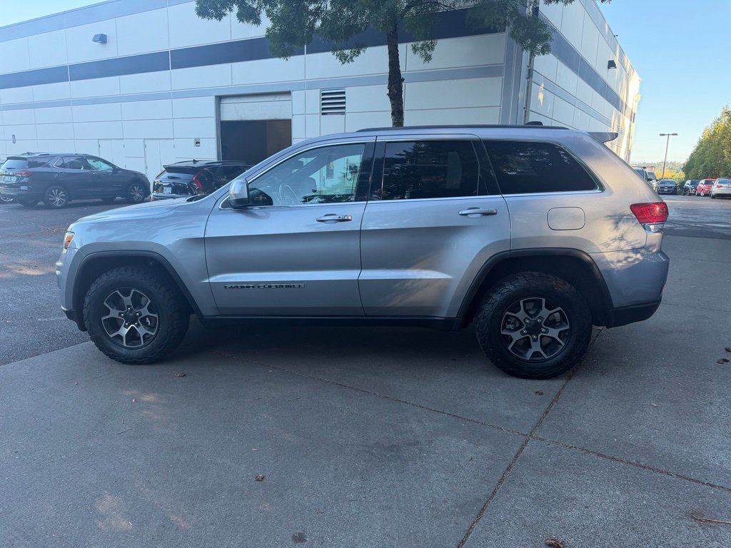 Used 2017 Jeep Grand Cherokee Laredo AWD/4WD image 7