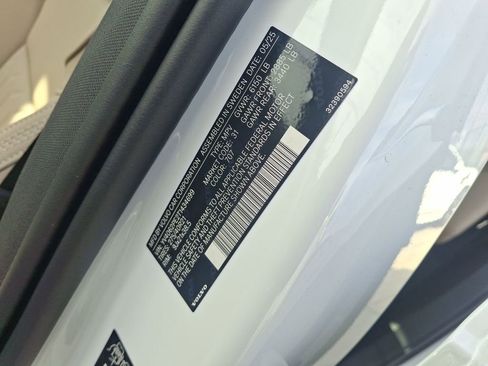 New 2026 Volvo XC90 B6 Plus w/ Protection Package Premier image 18