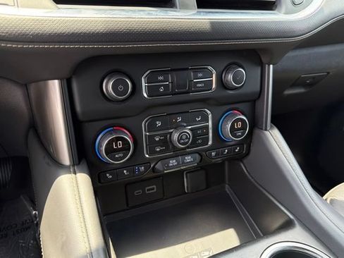Used 2023 Chevrolet Suburban Premier AWD/4WD image 18