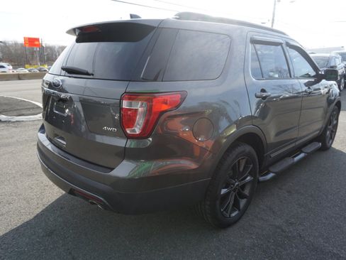 Used 2017 Ford Explorer XLT w/ Equipment Group 202A image 6