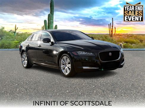 Used 2017 Jaguar XF Premium image 1