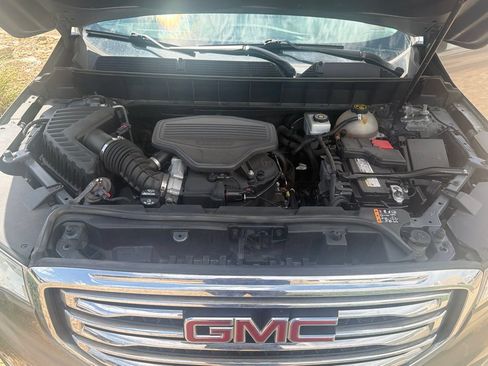 Used 2019 GMC Acadia SLT w/ LPO, Cargo Package AWD/4WD image 9