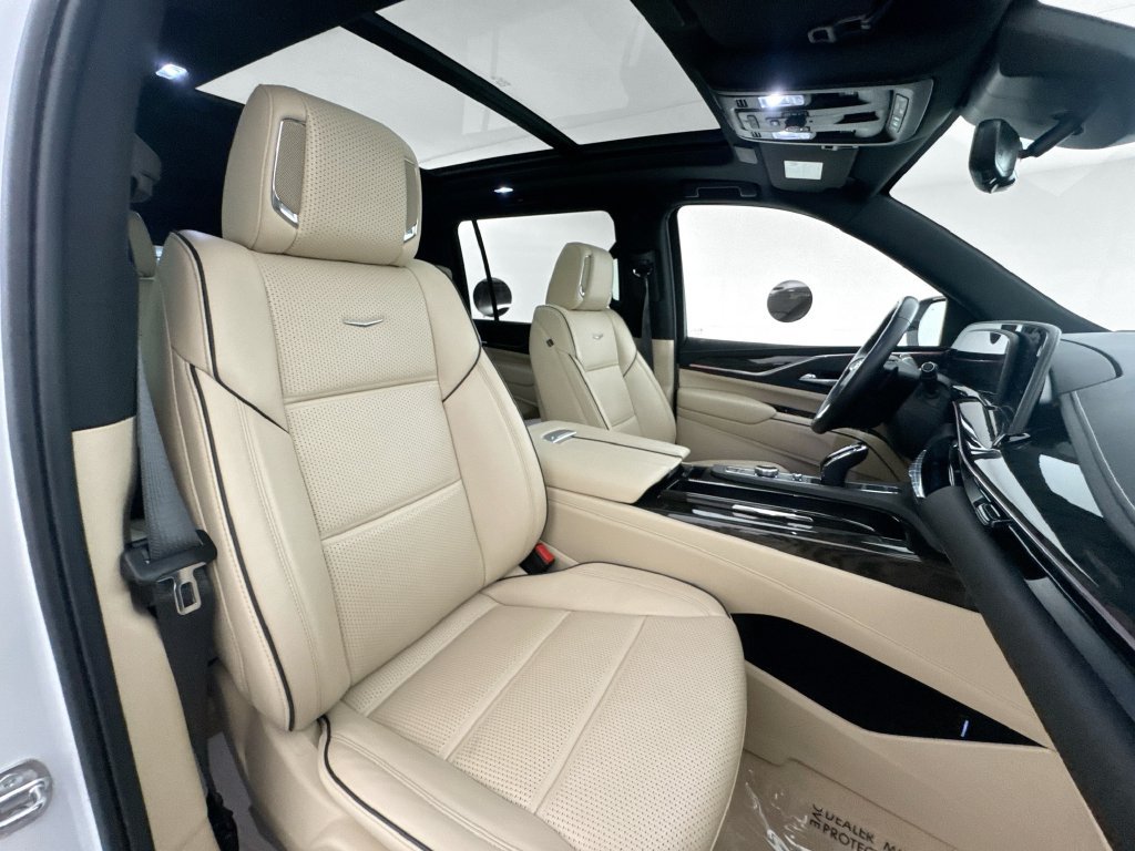 Used 2024 Cadillac Escalade ESV Premium Luxury AWD/4WD image 28