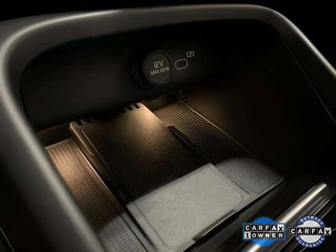 Used 2025 Volvo XC40 B5 Plus image 54