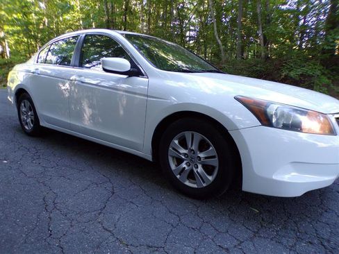 Used 2009 Honda Accord LX-P image 3