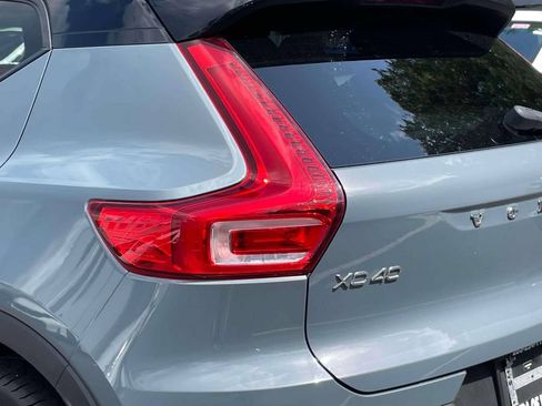 Used 2021 Volvo XC40 T5 R-Design w/ Protection Package Premier AWD/4WD image 9