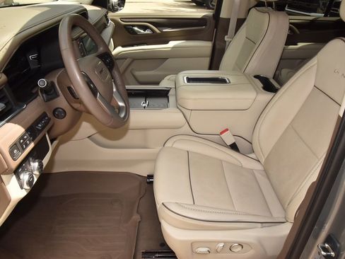Used 2023 GMC Yukon Denali w/ LPO, Floor Liner Package AWD/4WD image 13