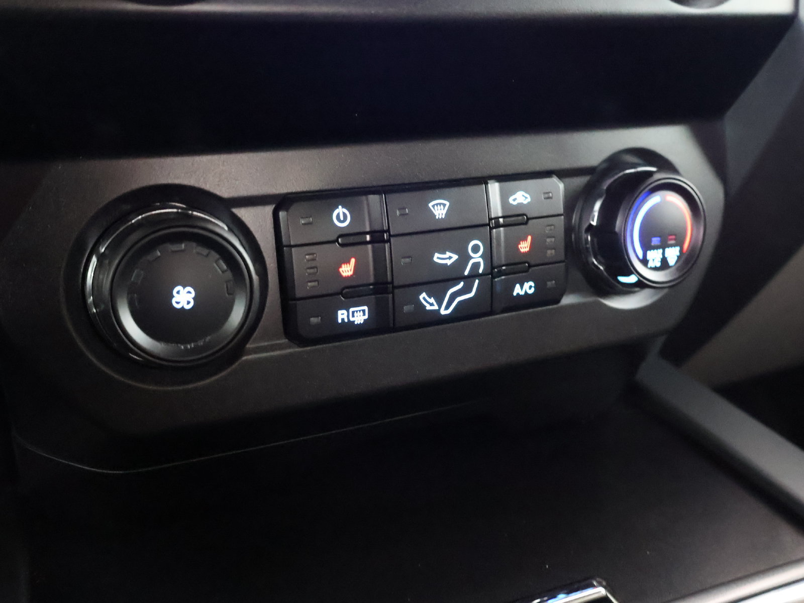 Used 2020 Ford F250 XLT w/ XLT Premium Package AWD/4WD image 38