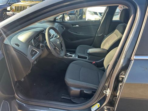 Used 2017 Chevrolet Cruze LT image 11