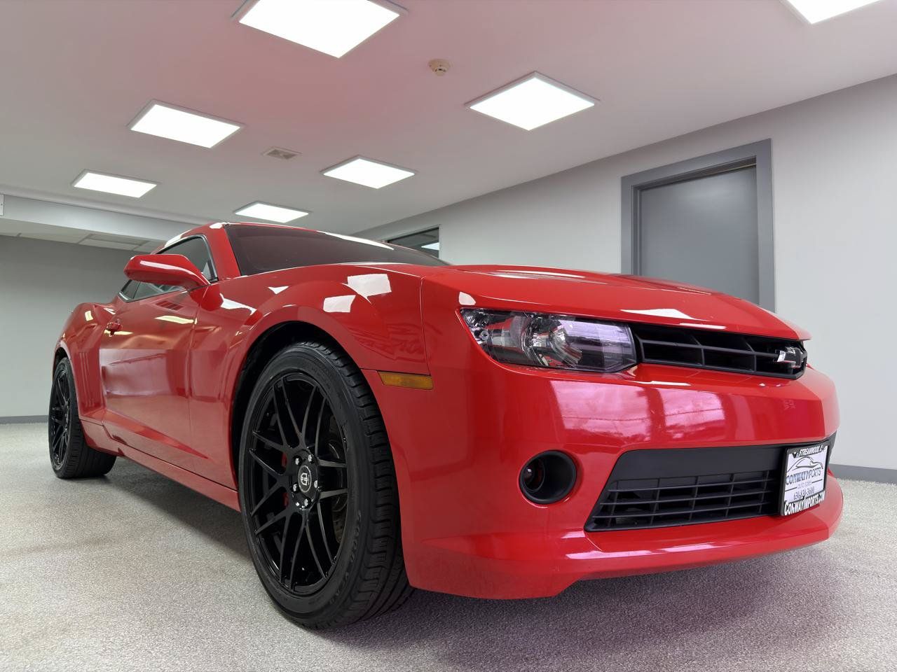 Used 2015 Chevrolet Camaro LT RWD image 4