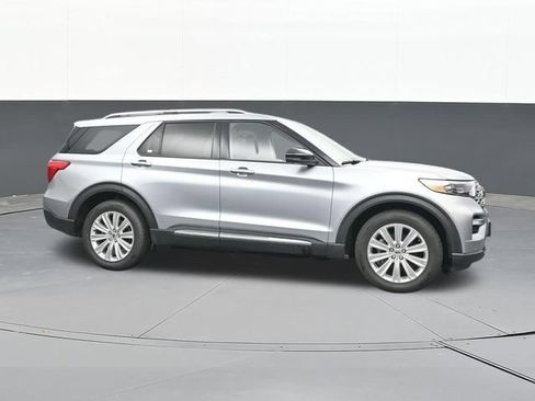Used 2022 Ford Explorer Limited w/ Equipment Group 301A AWD/4WD image 18
