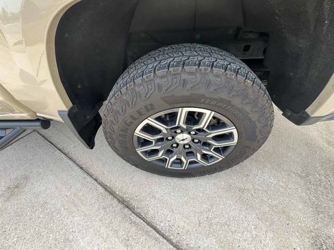 Used 2023 Chevrolet Colorado Z71 AWD/4WD image 32