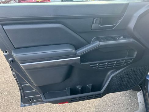 Used 2025 Toyota Tacoma SR5 AWD/4WD image 16
