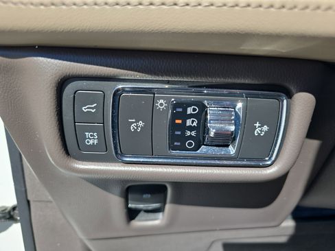 Certified 2022 Lincoln Nautilus Reserve image 25