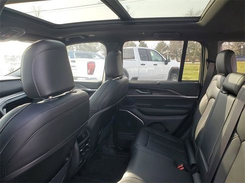 New 2025 Jeep Grand Cherokee Limited w/ Luxury Tech Group II image 10