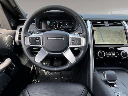 Certified 2025 Land Rover Discovery S AWD/4WD image 8