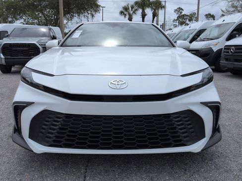 Used 2025 Toyota Camry SE w/ Convenience Package FWD image 3