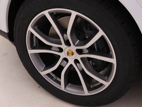 Used 2024 Porsche Cayenne Coupe image 12