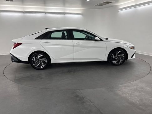 Used 2026 Hyundai Elantra Limited FWD image 8