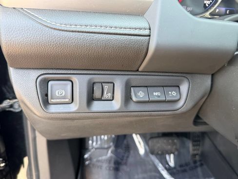 Used 2020 GMC Acadia Denali w/ Technology Package FWD image 33