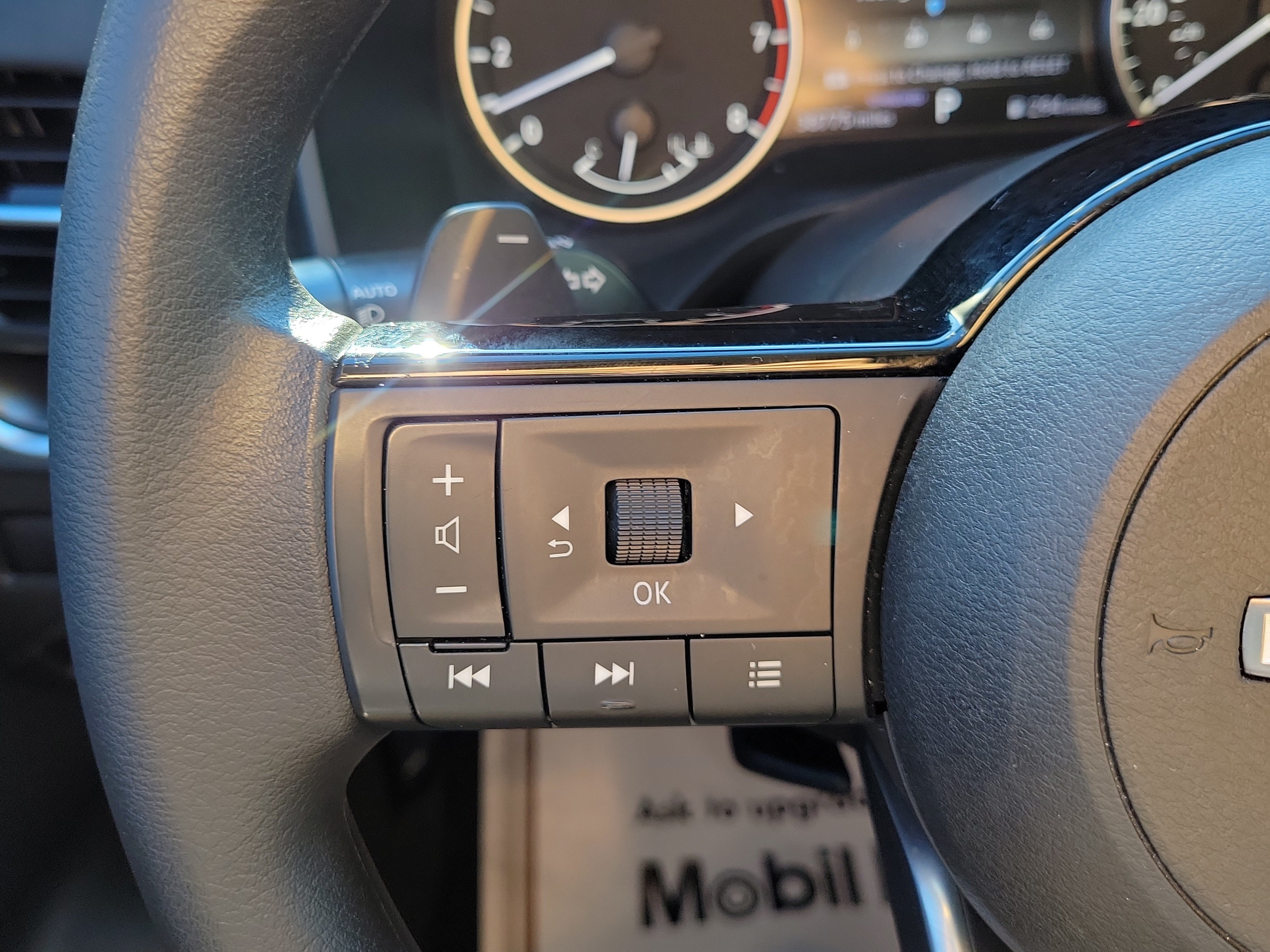 Certified 2023 Nissan Rogue SV FWD image 23