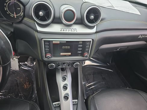 Used 2016 Ferrari California T image 19