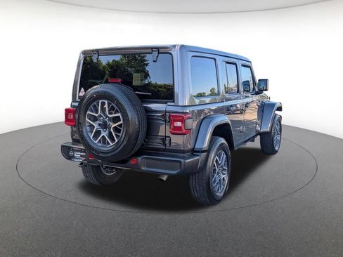 Used 2025 Jeep Wrangler Unlimited Sahara AWD/4WD image 5