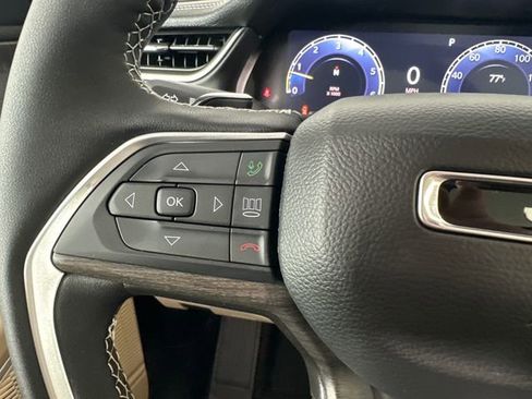 New 2025 Jeep Grand Cherokee Limited w/ Luxury Tech Group II image 12