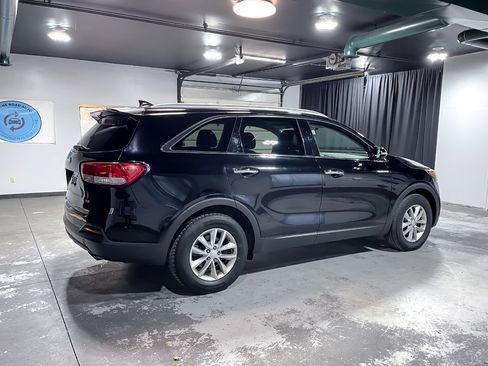 Used 2016 Kia Sorento LX image 8