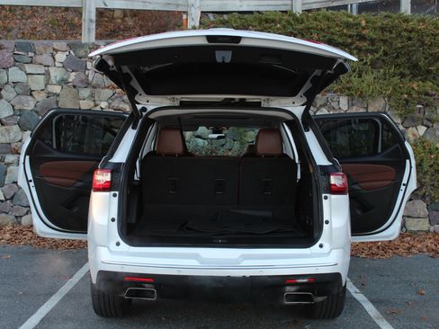 Used 2020 Chevrolet Traverse High Country image 7