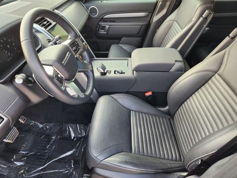 Certified 2025 Land Rover Discovery Dynamic SE AWD/4WD image 8