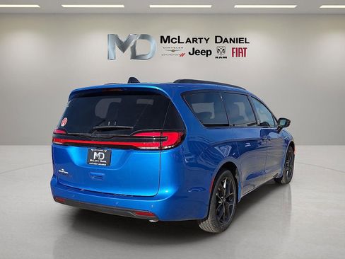 New 2026 Chrysler Pacifica Select w/ S Appearance Package FWD image 5