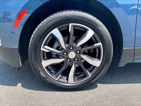 Used 2024 Chevrolet Equinox Premier AWD/4WD image 9