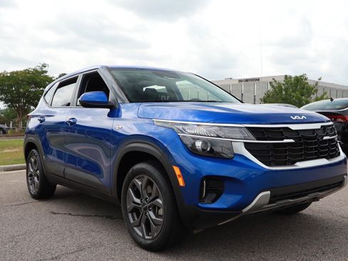 Used 2024 Kia Seltos LX AWD/4WD image 7