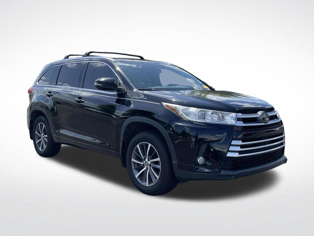 Used 2017 Toyota Highlander XLE AWD/4WD image 8