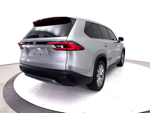 Used 2024 Toyota Grand Highlander FWD image 19