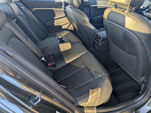 Used 2025 Genesis G70 2.5T image 14